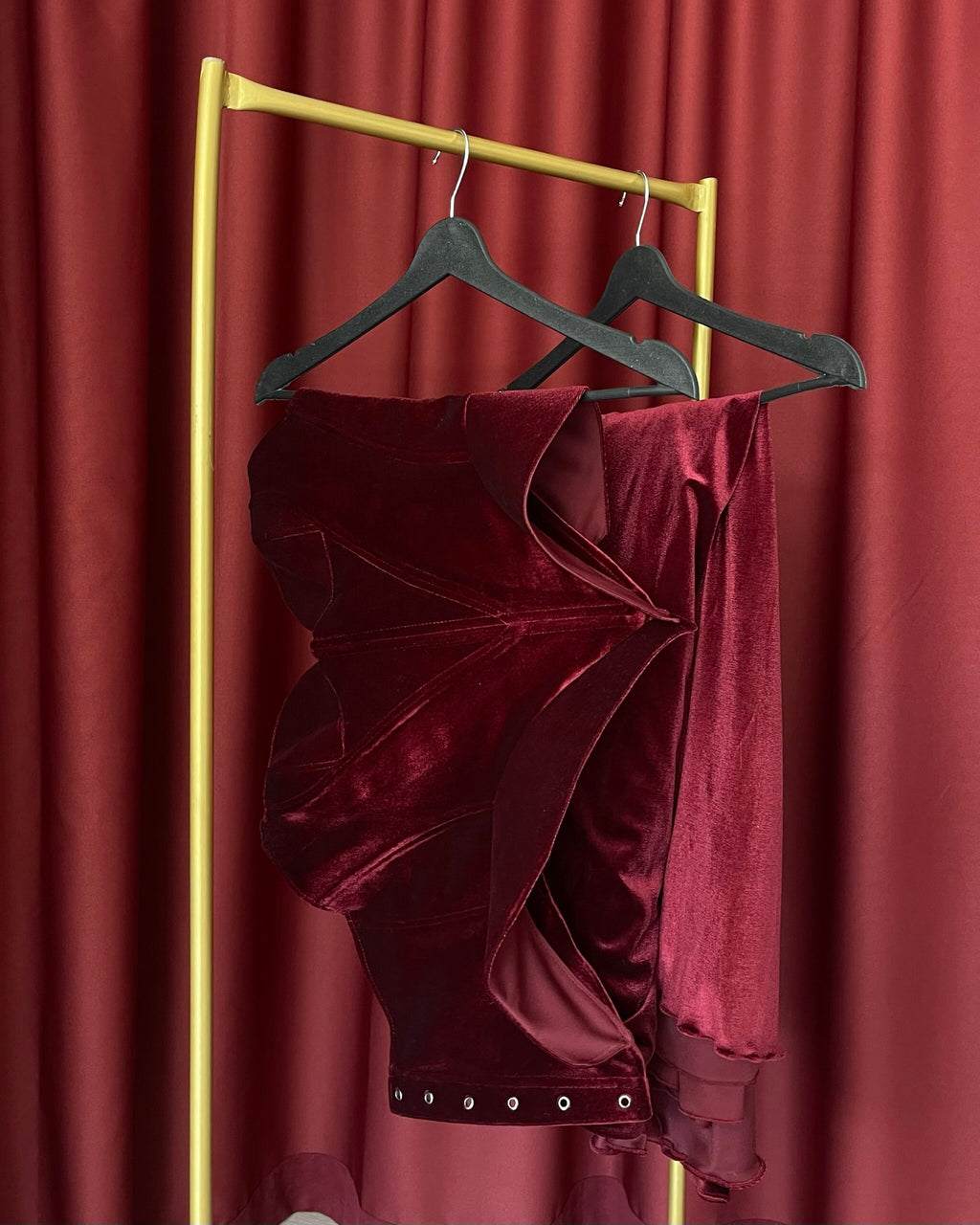 Desert Rose Burgundy Kadife Korse
