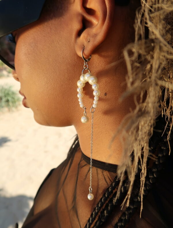 Lunar Glass Pearl Mini Earring 01 - Görsel 2