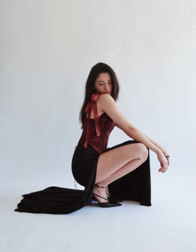 Glisten Siyah Yırtmaçlı Kuyruklu Etek